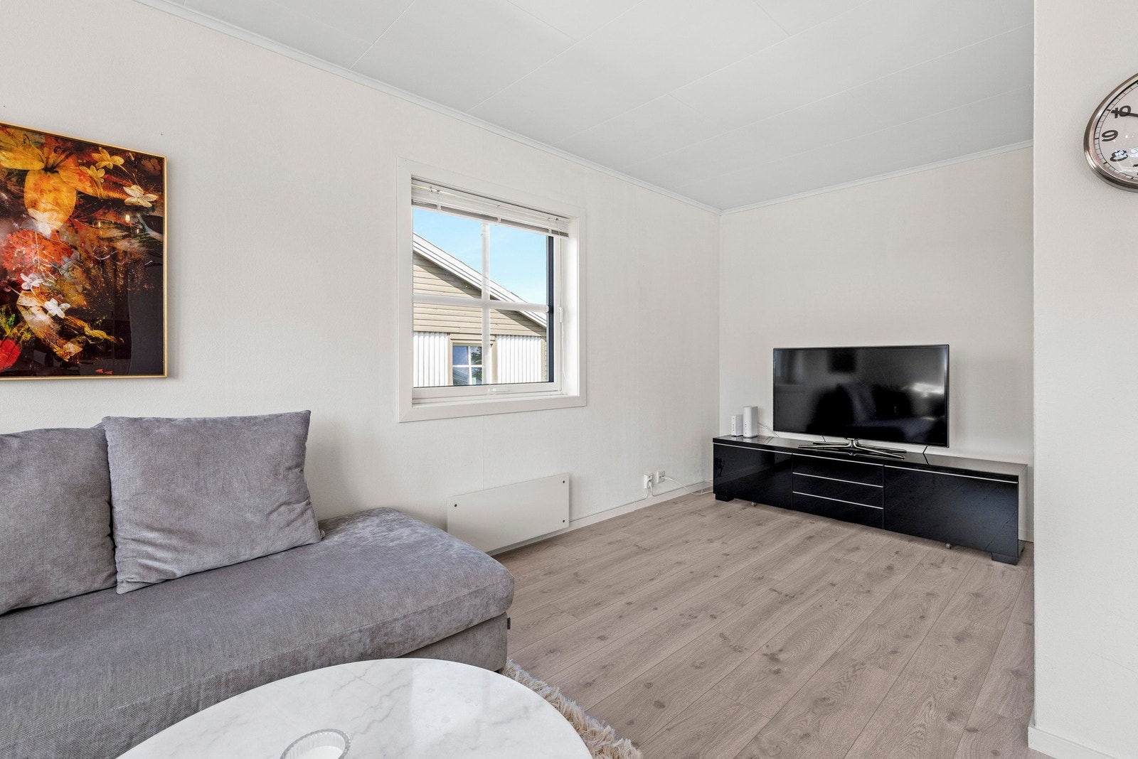 Det er god plass til å møblere med sittegruppe og tilhørende TV-møblement. Galleribilde