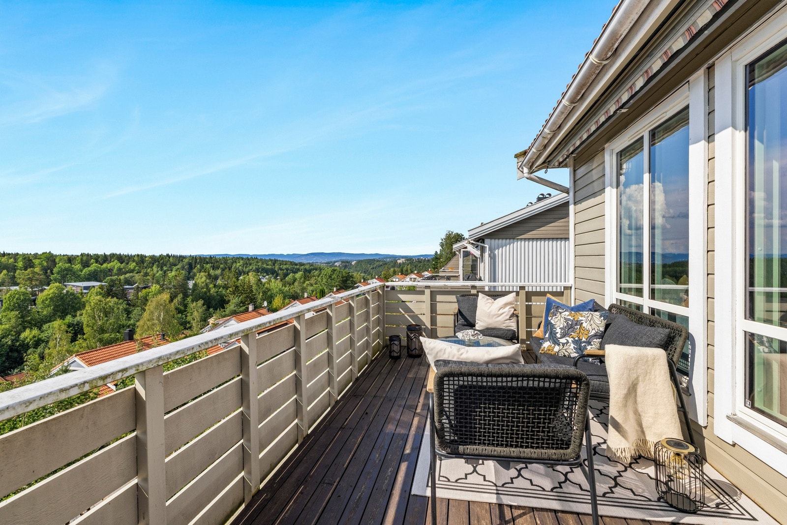 Det er god plass til å møblere med utemøblement. Galleribilde