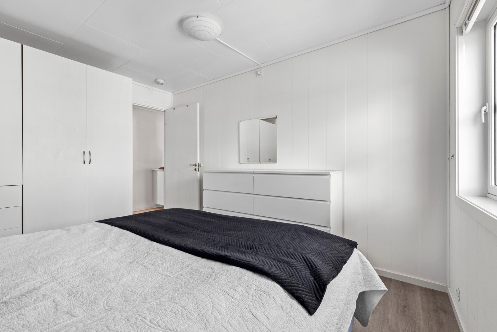 Her er det god plass til klesoppbevaring. Galleribilde