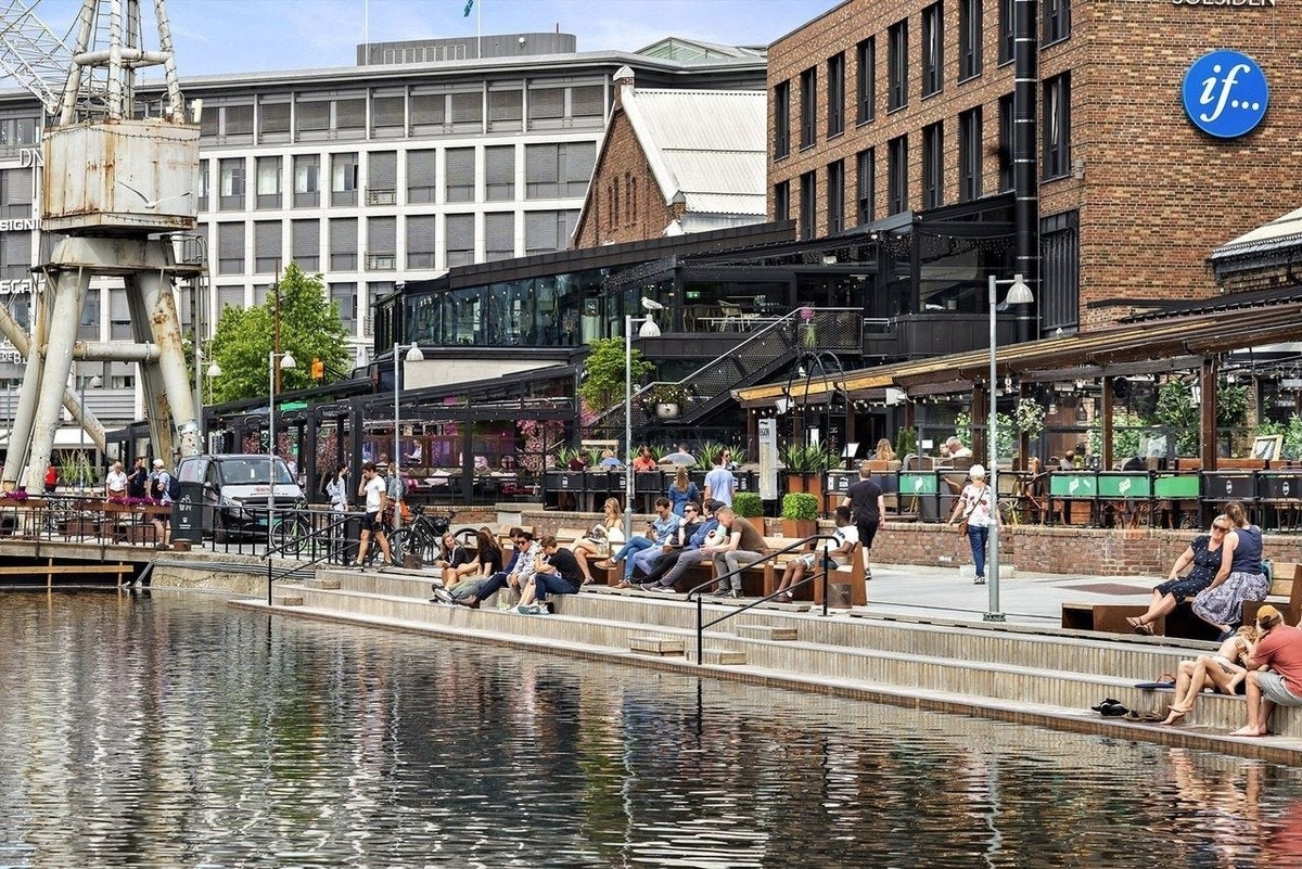 Solsiden ligger 7-8 minutt på sykkel fra leilighet Galleribilde