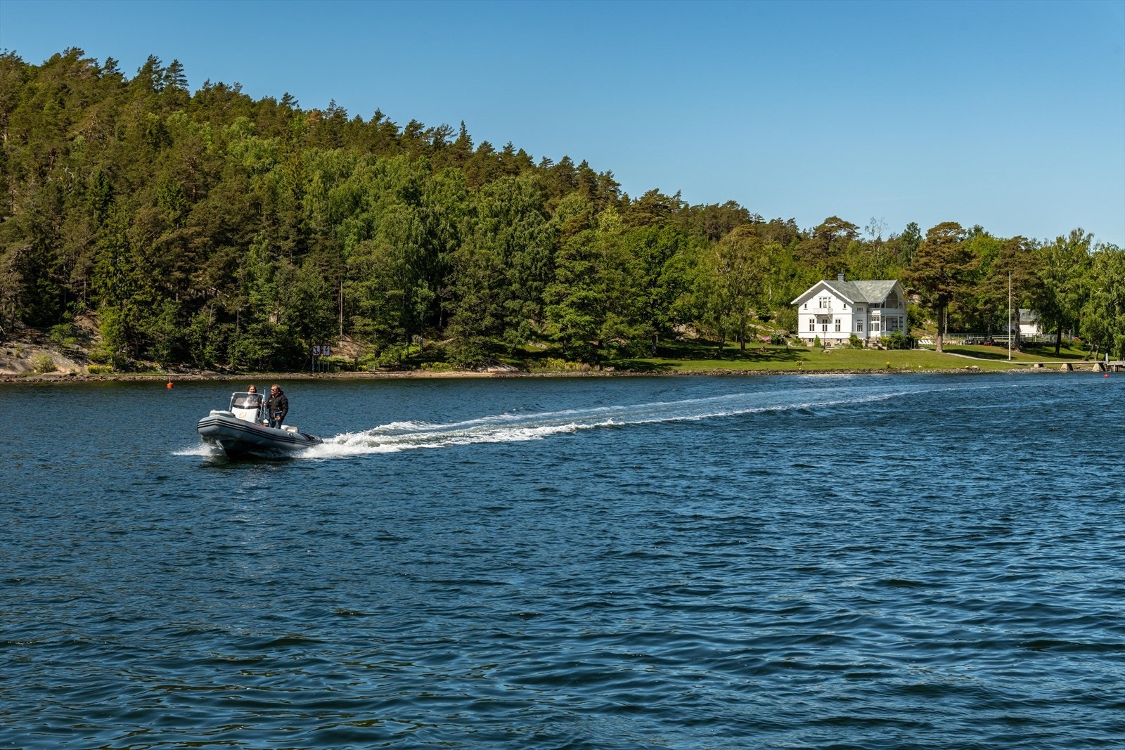 Med båt har du tilgang til de beste utfartsstedene - Engelsviken brygge, Hvaler, Rauer, Færder og Nøtterøy. Galleribilde