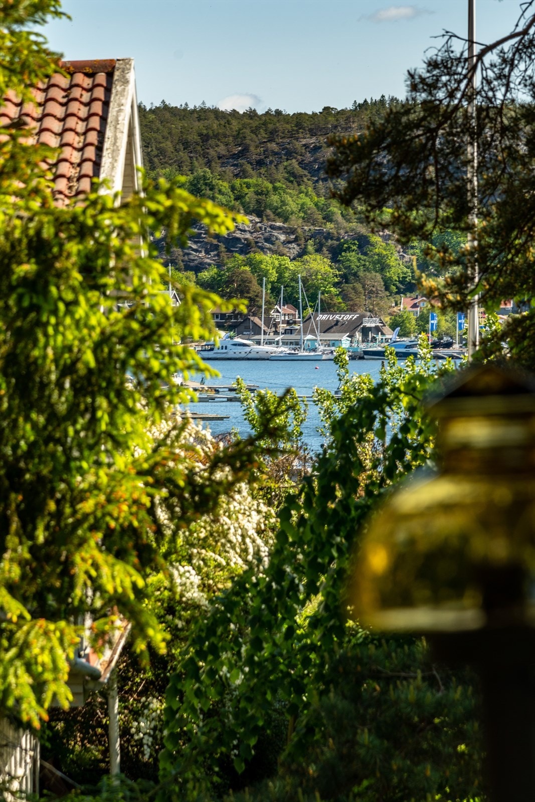 Utsikt mot Hankøsundet Marina (zoomet inn). Galleribilde