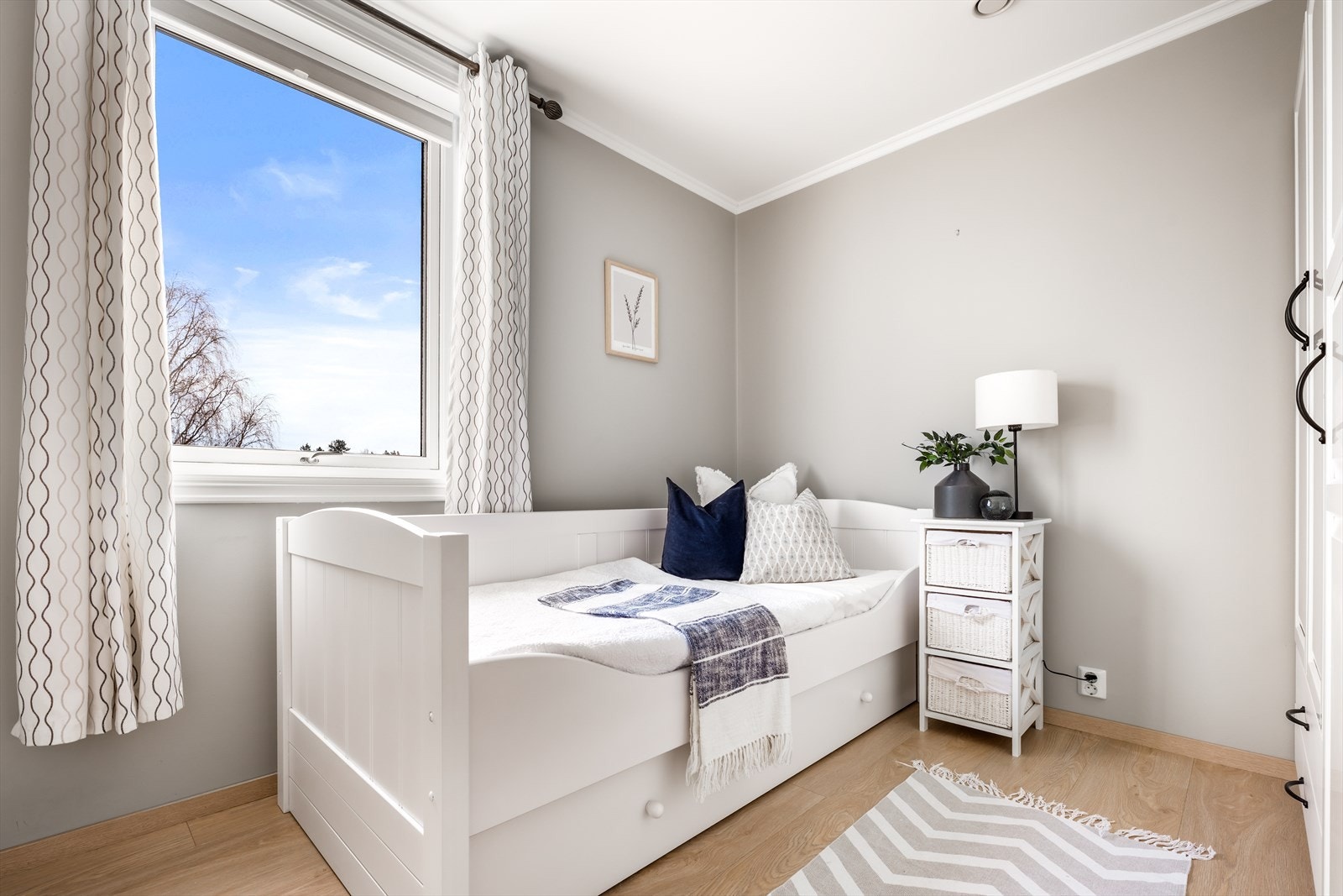 Soverom 3 - med flott garderobeskap/løsning Galleribilde