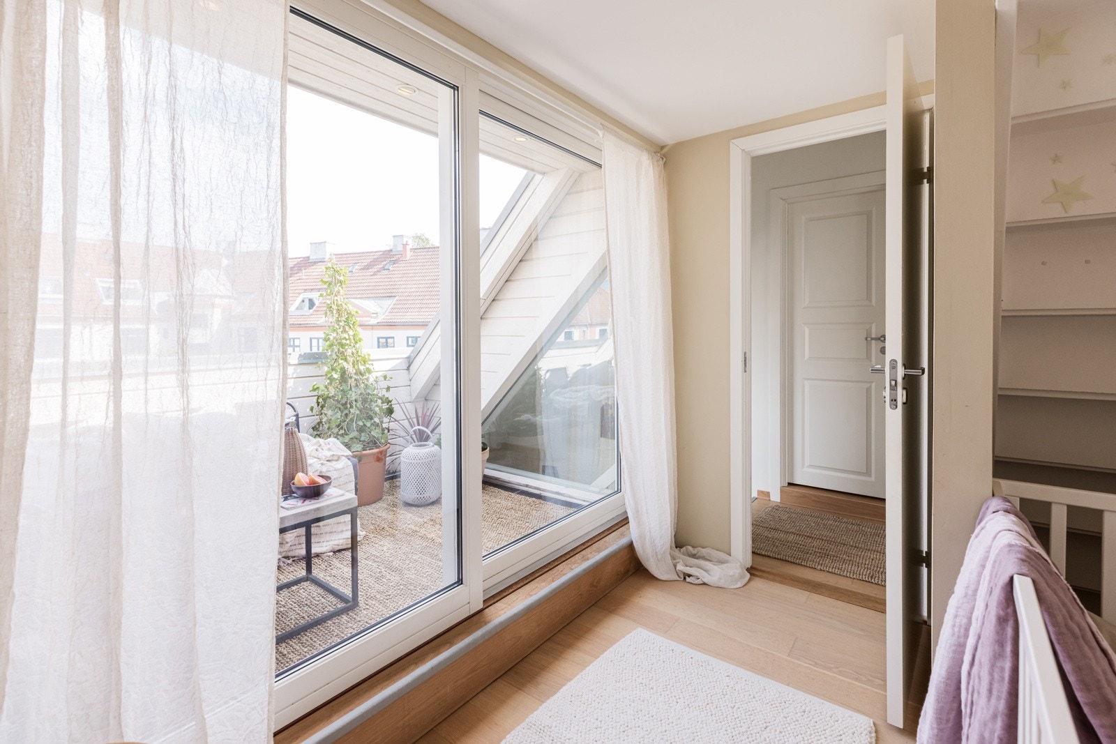 Utgang til den herlige terrassen. Galleribilde