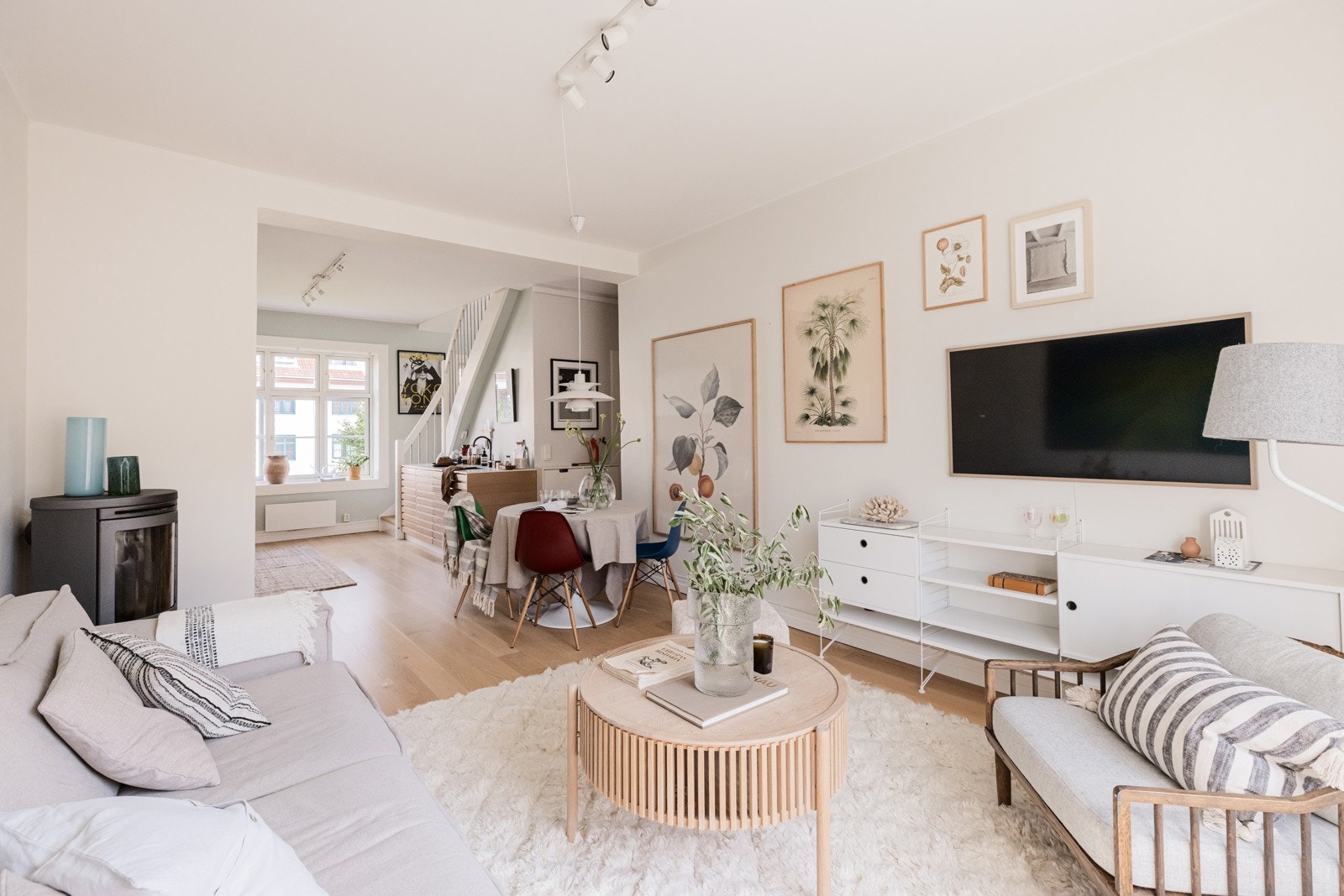 Hyggelig peisovn i stuen som lager litt ekstra hygge i vintermånedene. Galleribilde