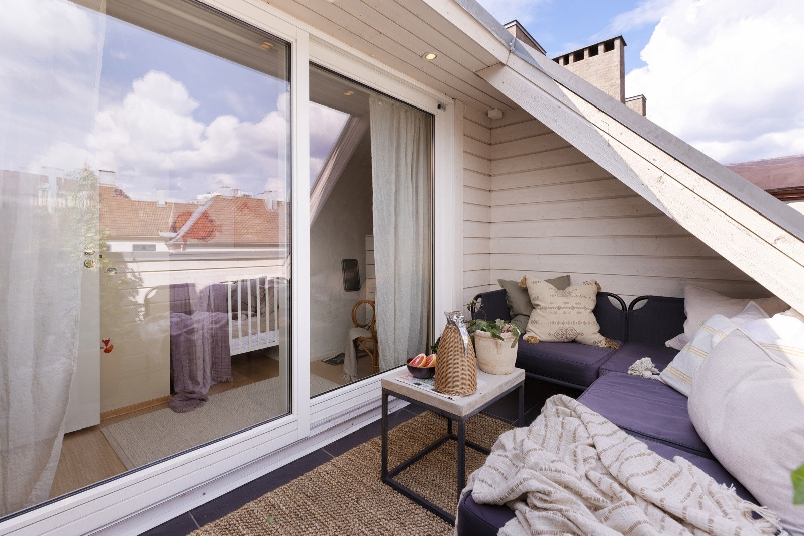 Her får man morgensol og noe kveldssol sent på kvelden i sommermånedene. Galleribilde