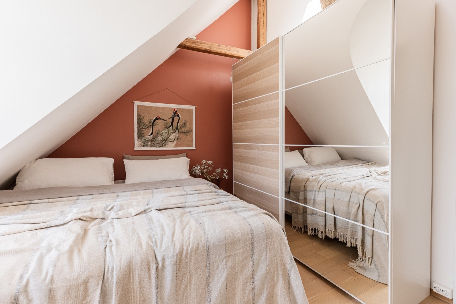 Her har nåværende eier innredet med en dobbeltseng på 210! Galleribilde