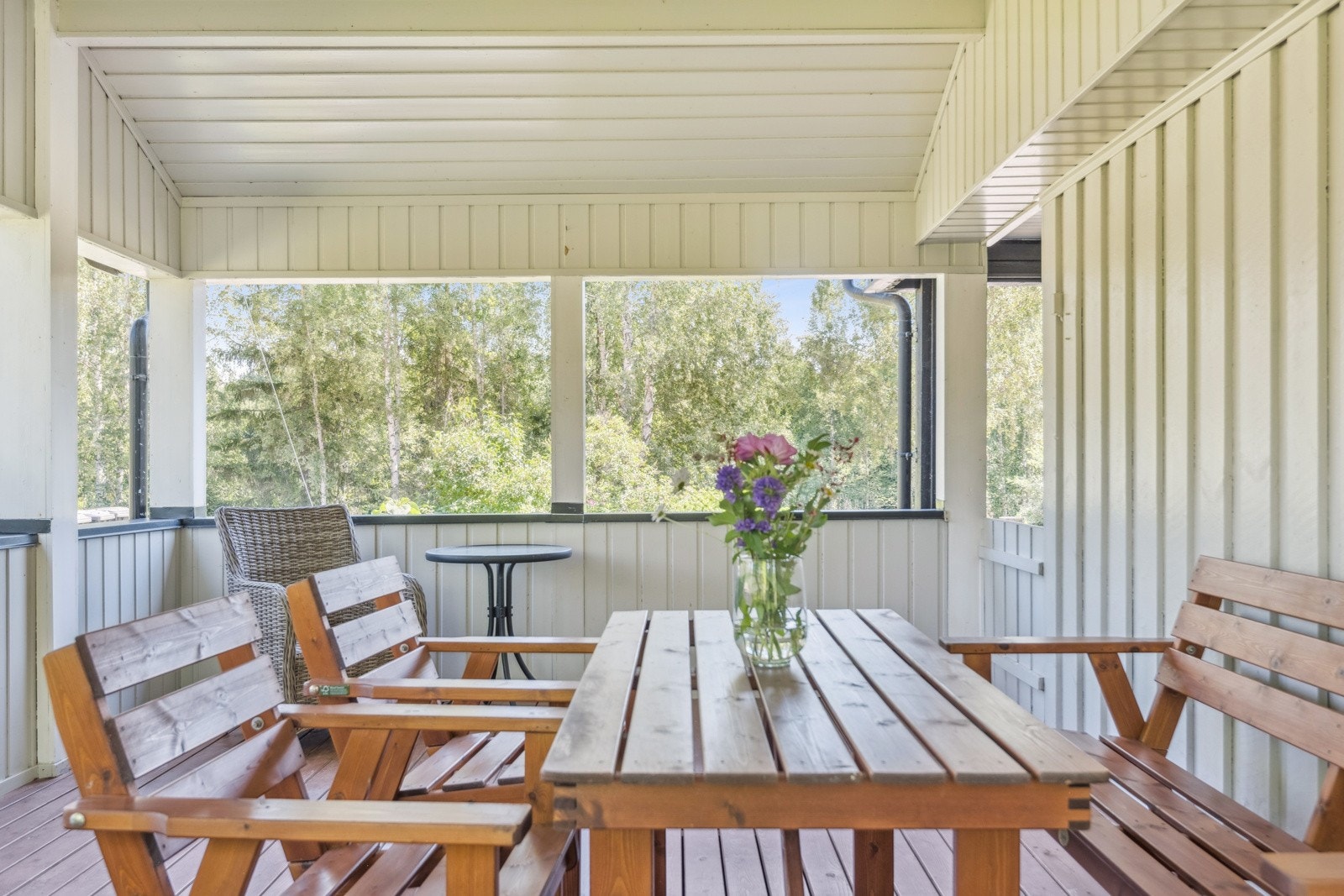 Boligen har flere fine uteplasser. Galleribilde