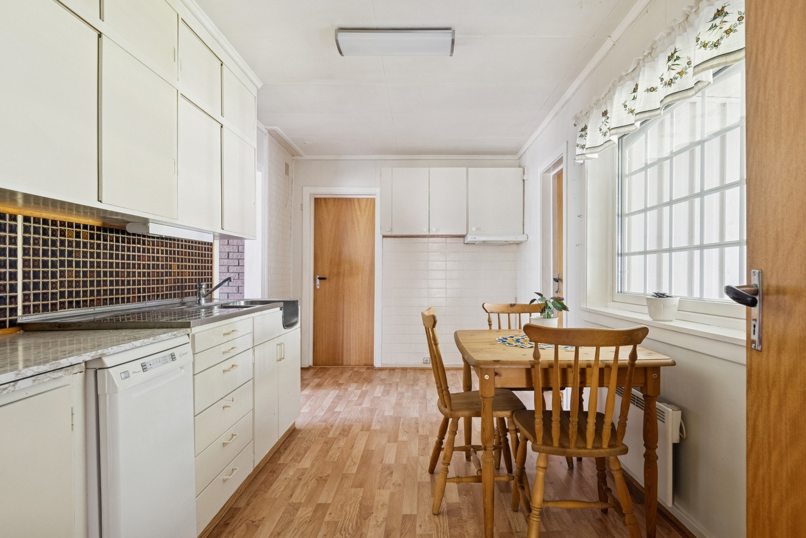 Plass til lite kjøkkenbord. Galleribilde