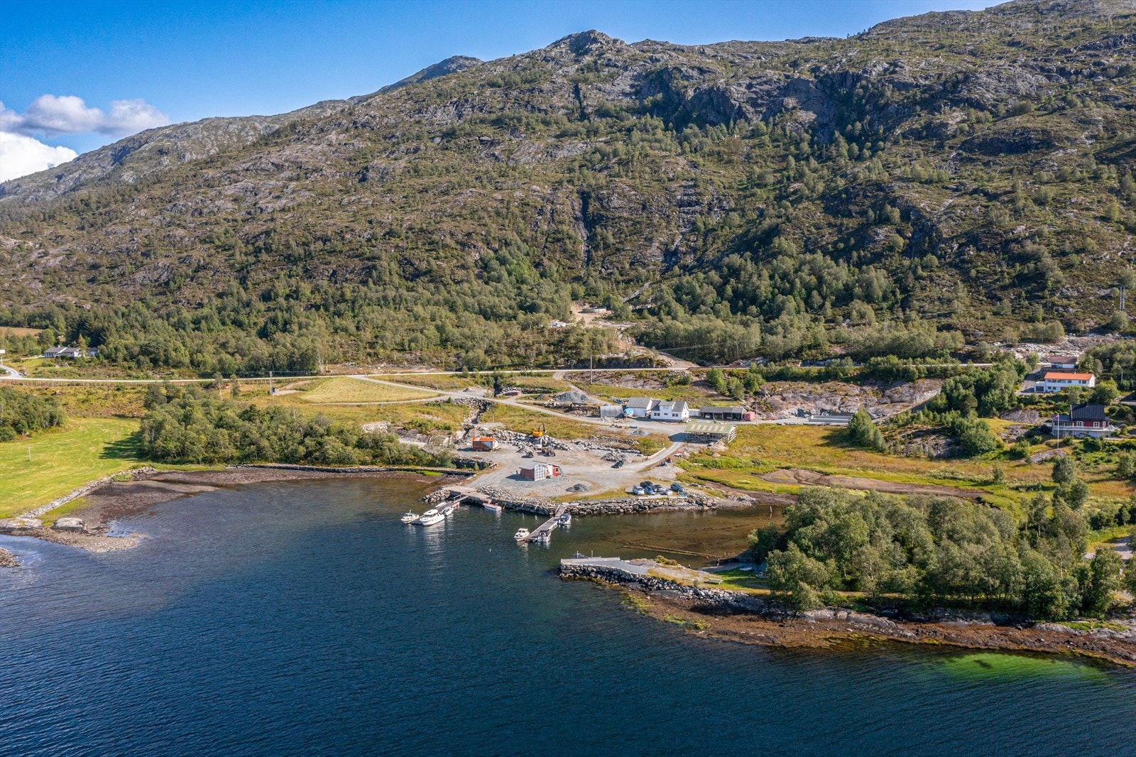 Fine fjell og gode turområder rundt Galleribilde
