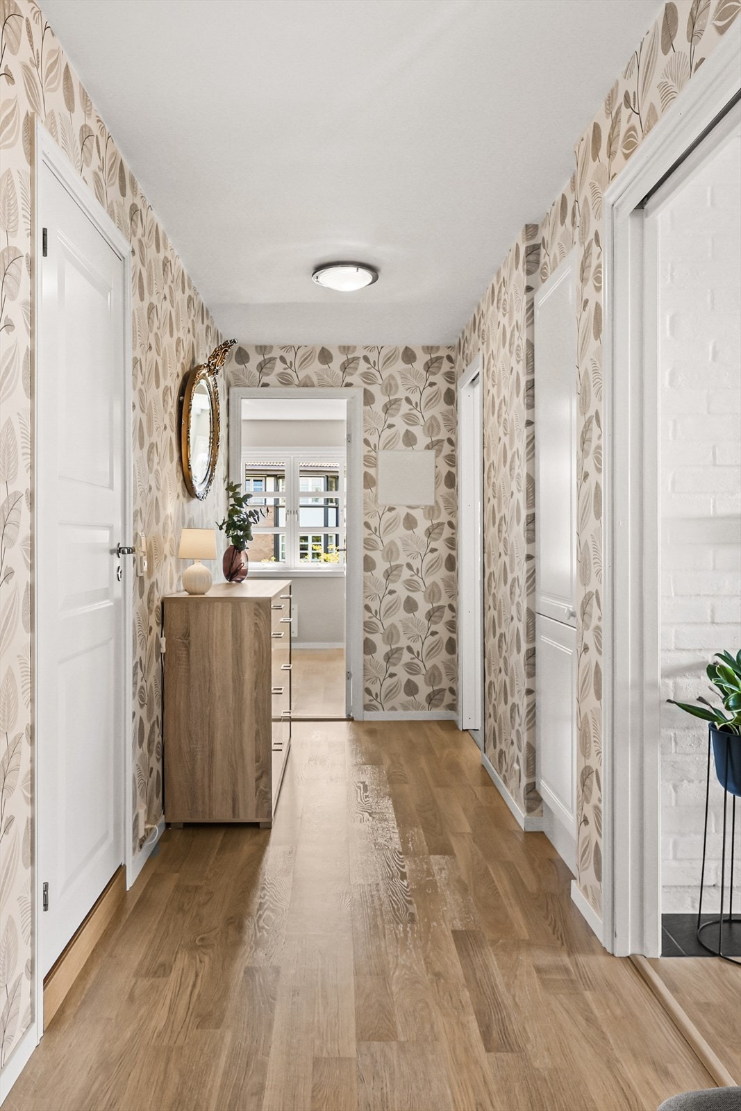 Entré/gang. Galleribilde