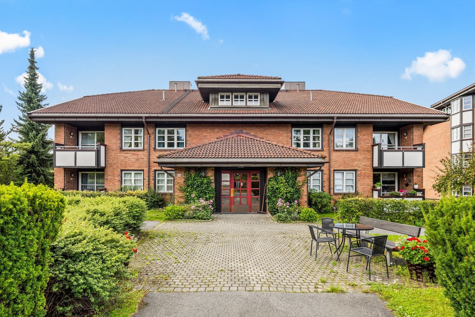 Attraktiv beliggenhet på Hellerud i et tilbaketrukket boligfelt. Galleribilde