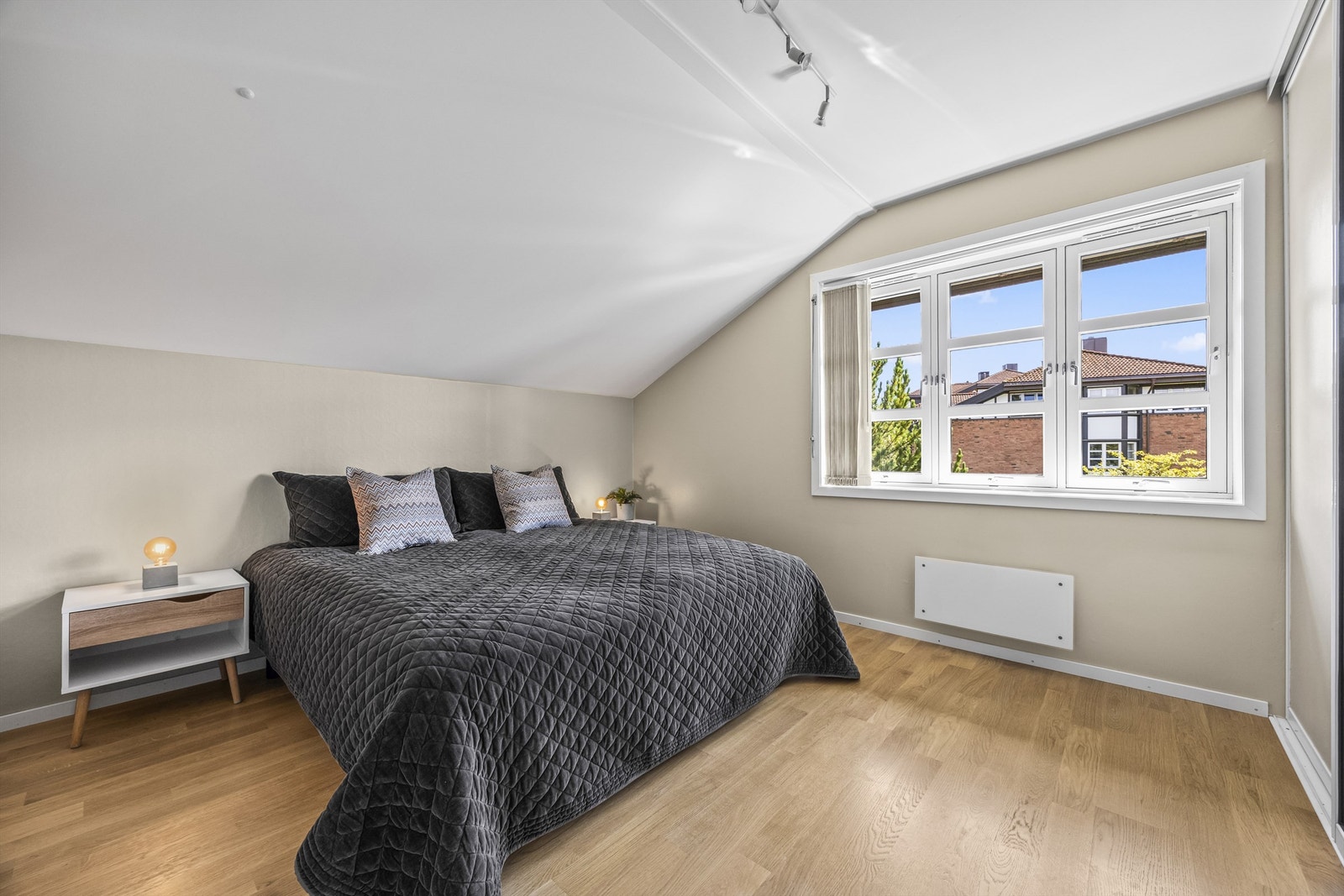 Boligen har to gode soverom med plass til seng og garderobe. Galleribilde