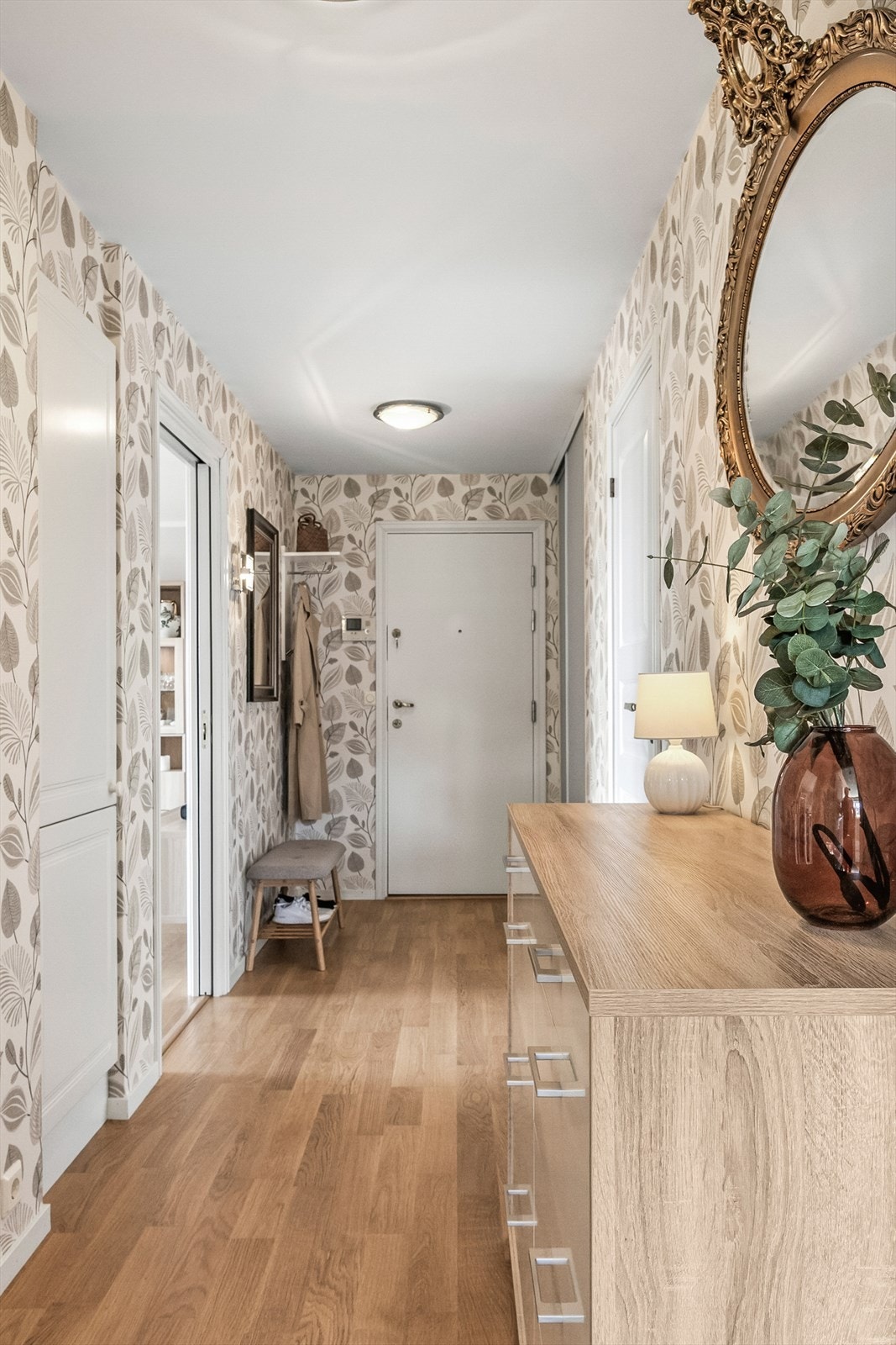 Entré/gang. Galleribilde