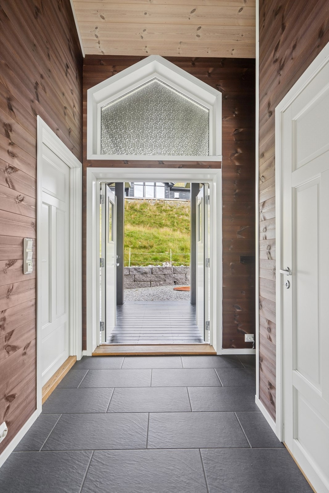 Entréen er også av god størrelse med mulighet for garderobeløsninger. Galleribilde