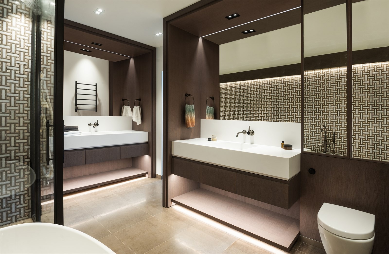 Fra soverommet er det inngang til eksklusivt bad designet av Christian´s og Hennie. Galleribilde