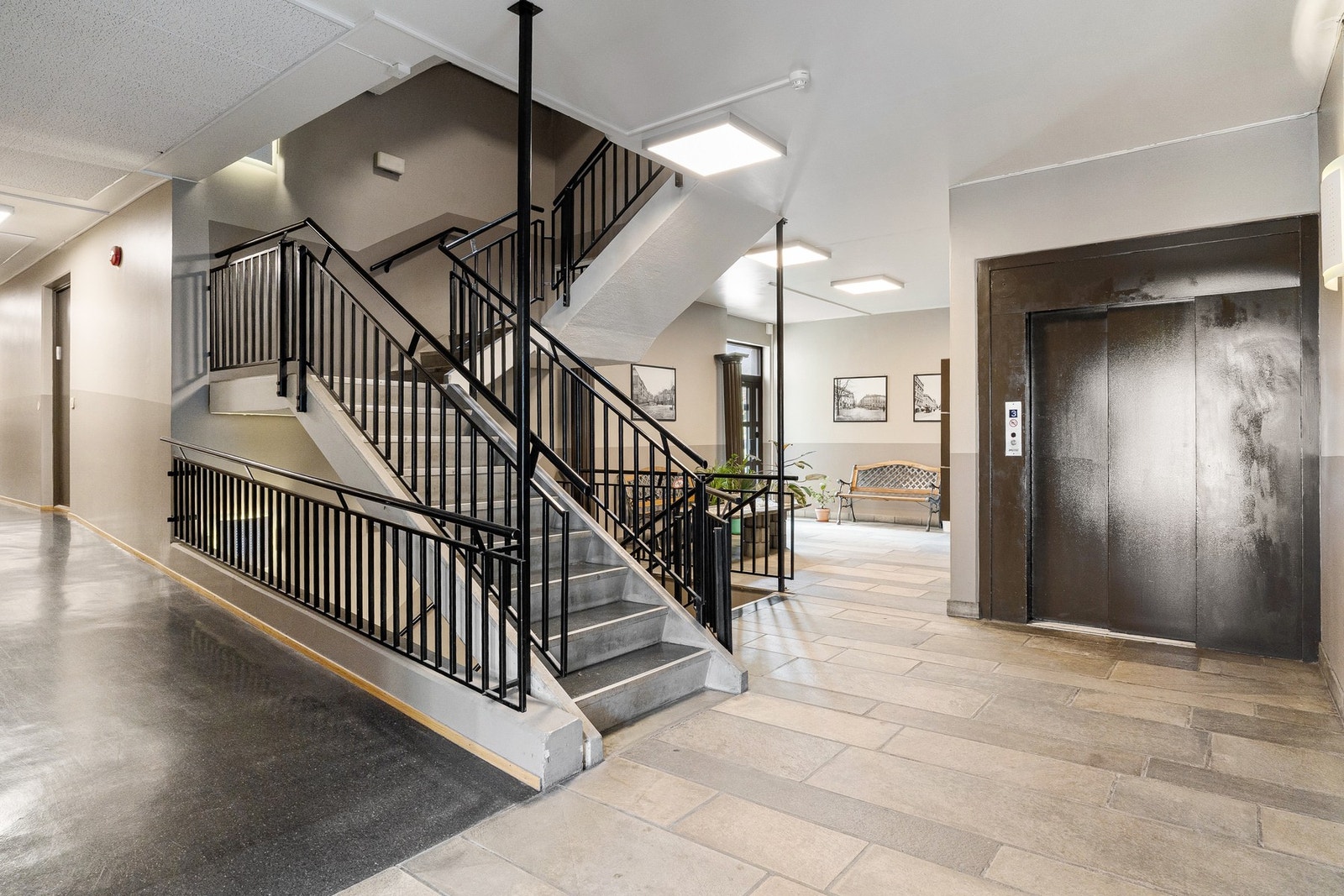 Leiligheten ligger fint til i 5 etasje med heisadkomst. Galleribilde