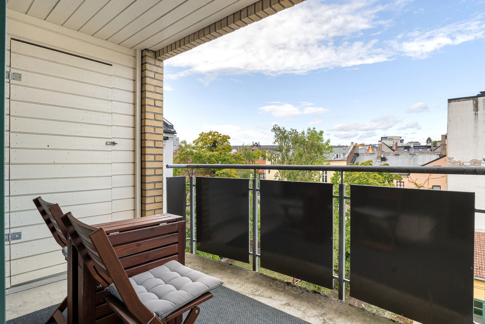 Balkong med tilhørende bod. Galleribilde