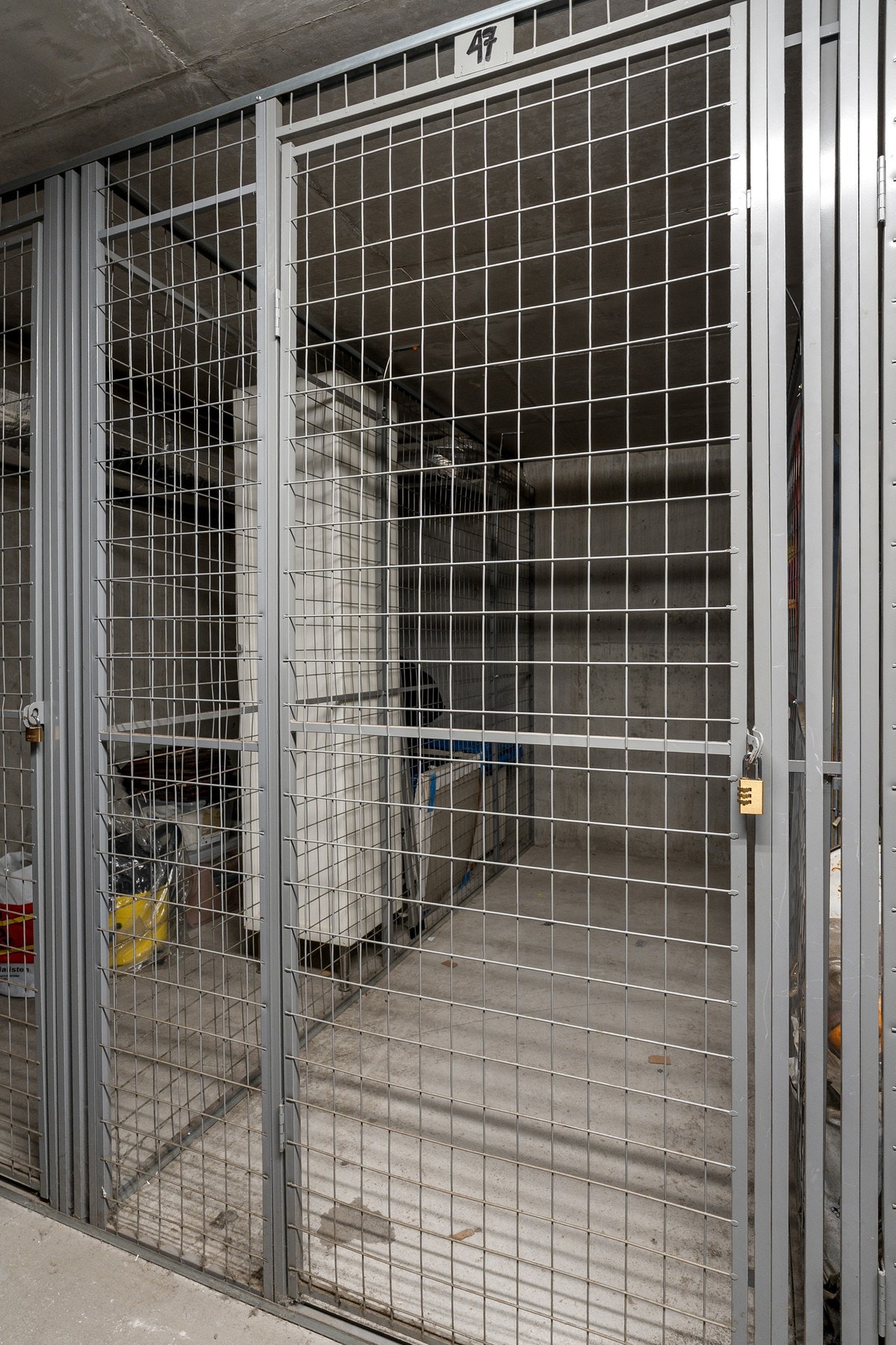 Bod i kjeller på 4kvm samt bod på veranda på 2kvm. Galleribilde