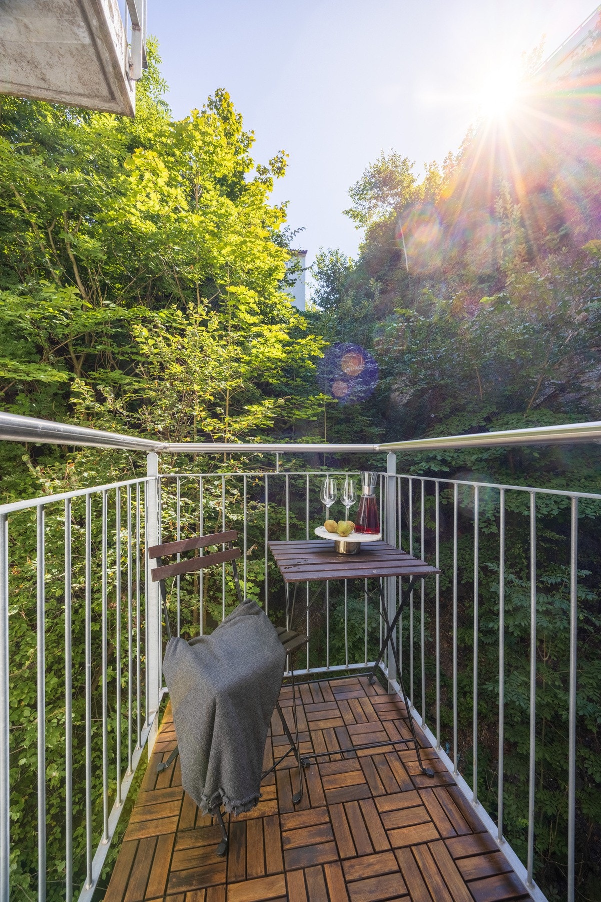 Leiligheten ligger svært skjermet til vendt mot grønne omgivelser. Galleribilde