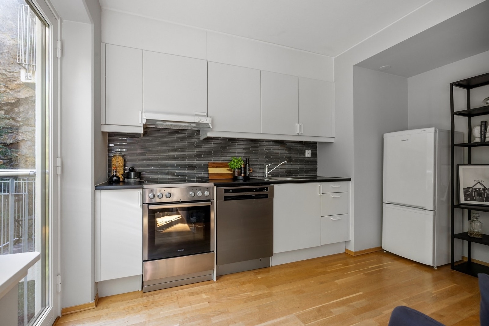 Norema kjøkkeninnredning med glatte fronter. Galleribilde