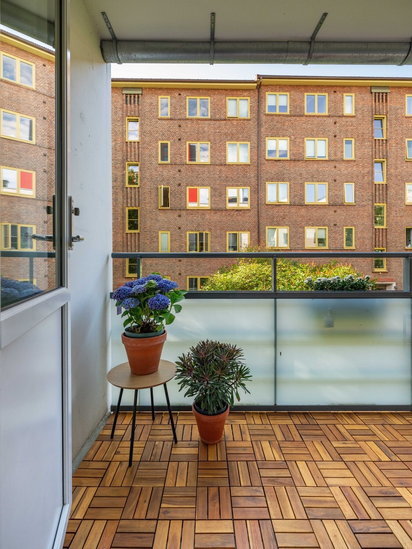 Fra stuen er utgang til balkongen, som også er neste stopp. Galleribilde