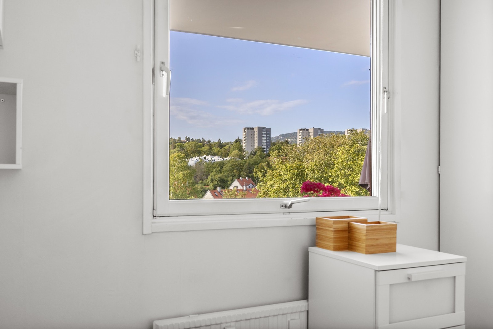 Den behagelige utsikten fortsetter inn på soveormmet. Galleribilde