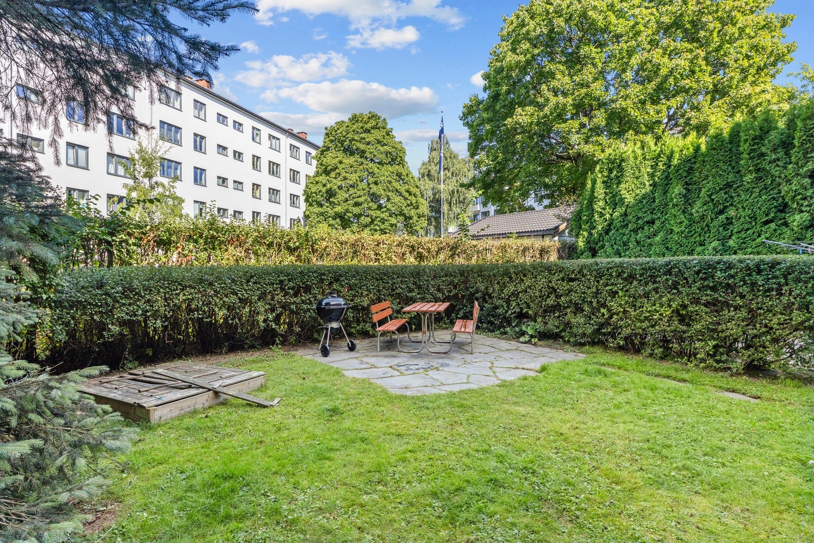 Felles sittegruppe i bakgården Galleribilde