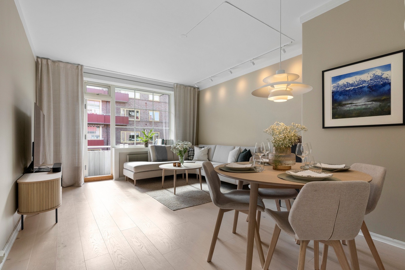 Stue og spisestue. Galleribilde