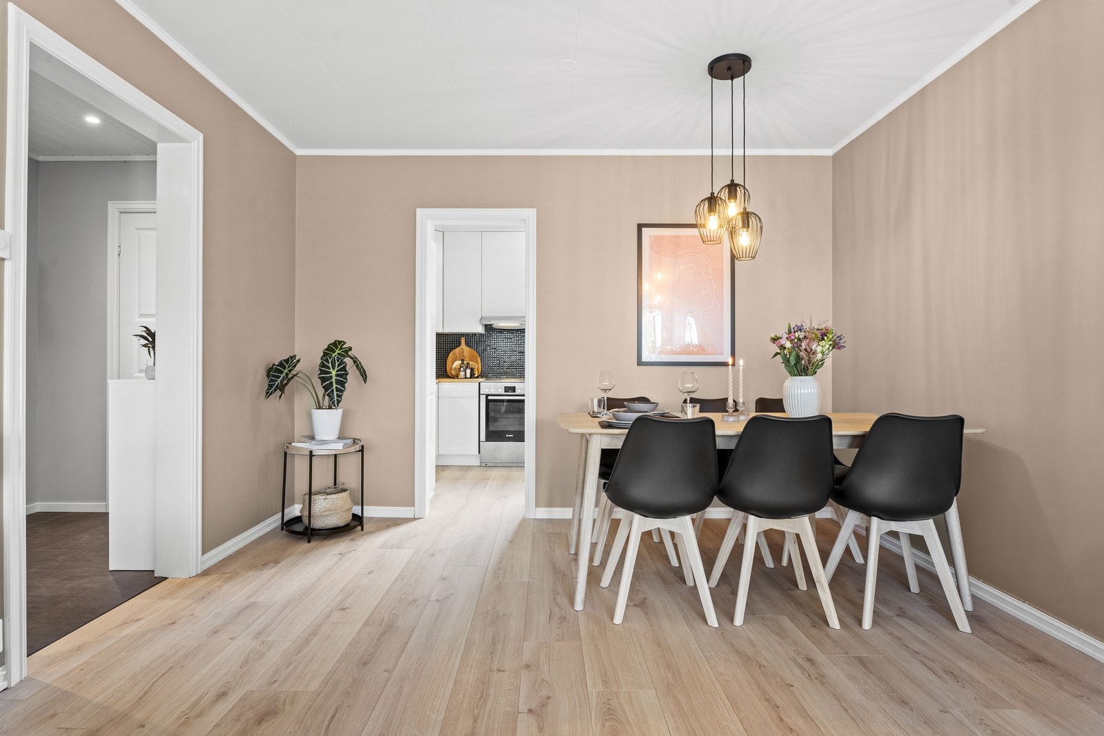 Leiligheten har en svært gjennomgående og godt utnyttet planløsning med fine soneinndelinger. Galleribilde