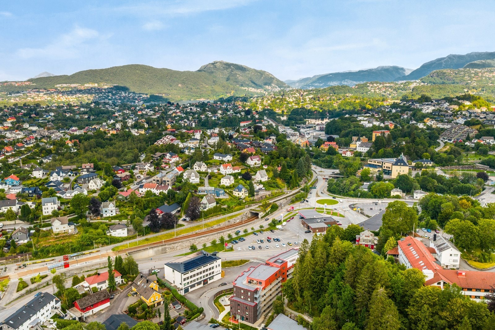 Meget sentral beliggenhet like ved bybanestopp - ideelt for rask og enkel transport til studiestedet, sentrum og flyplassen Galleribilde