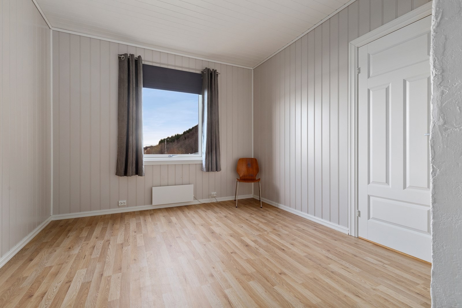 Plass for store senger og garderober Galleribilde