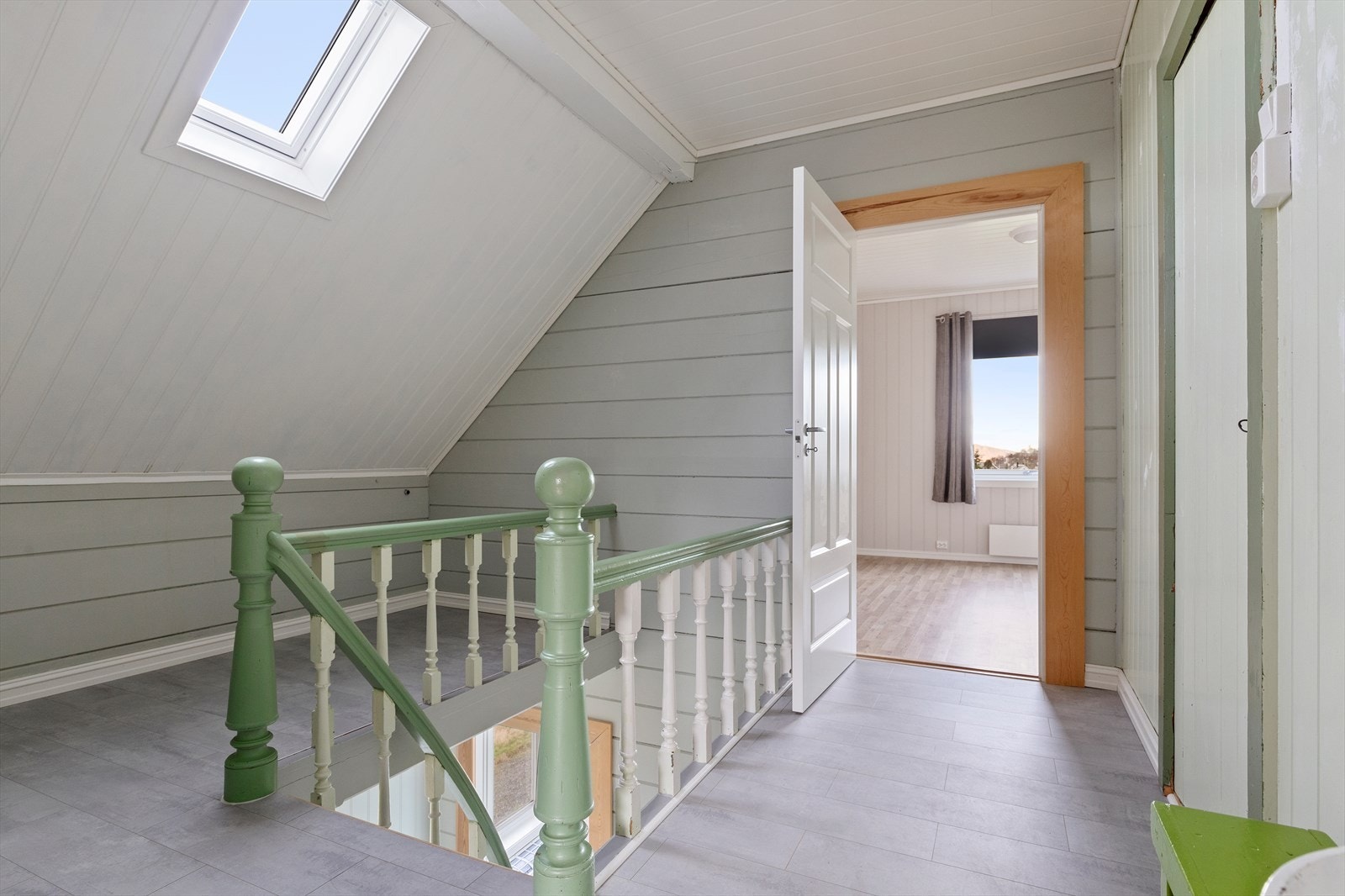 Store deler av loft er også modernisert Galleribilde