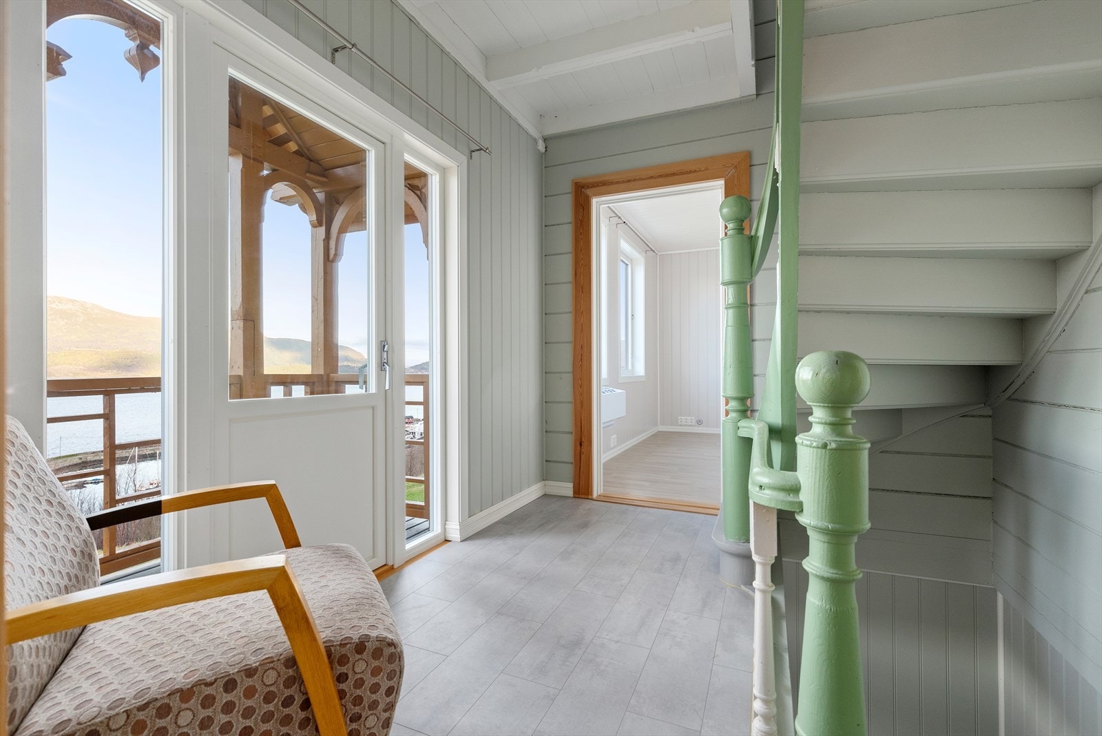 Trapperom med tilkomst til terrasse Galleribilde