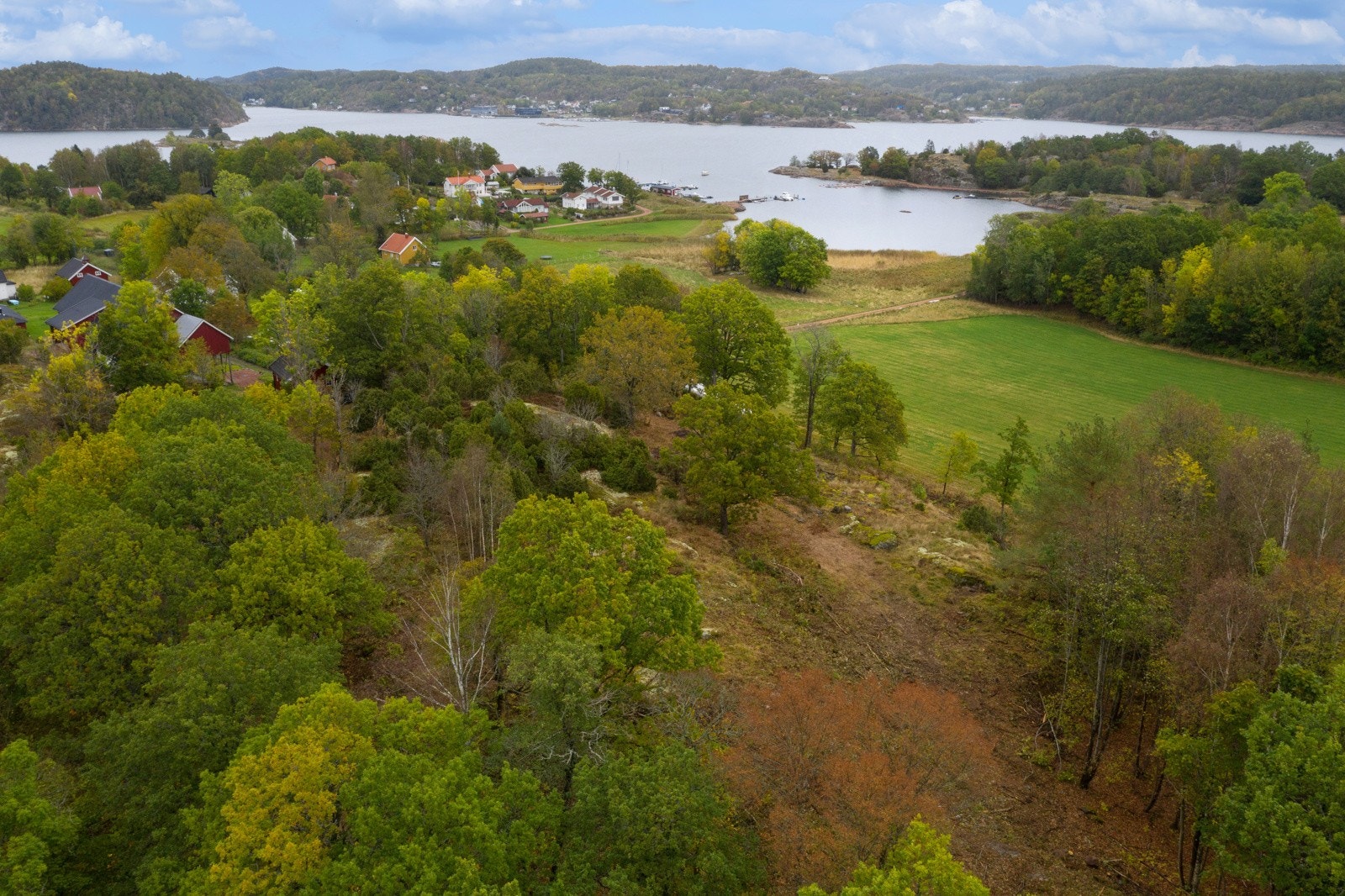 Tomten har strøm, vann, og avløp til tomtegrensen Galleribilde