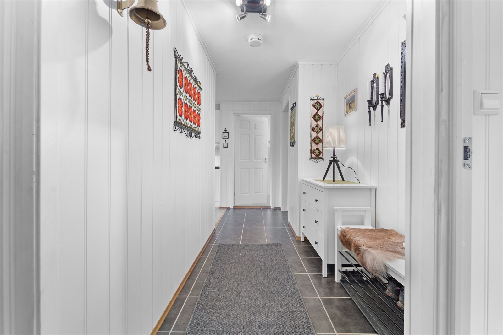 Lys og trivelig gang. Galleribilde