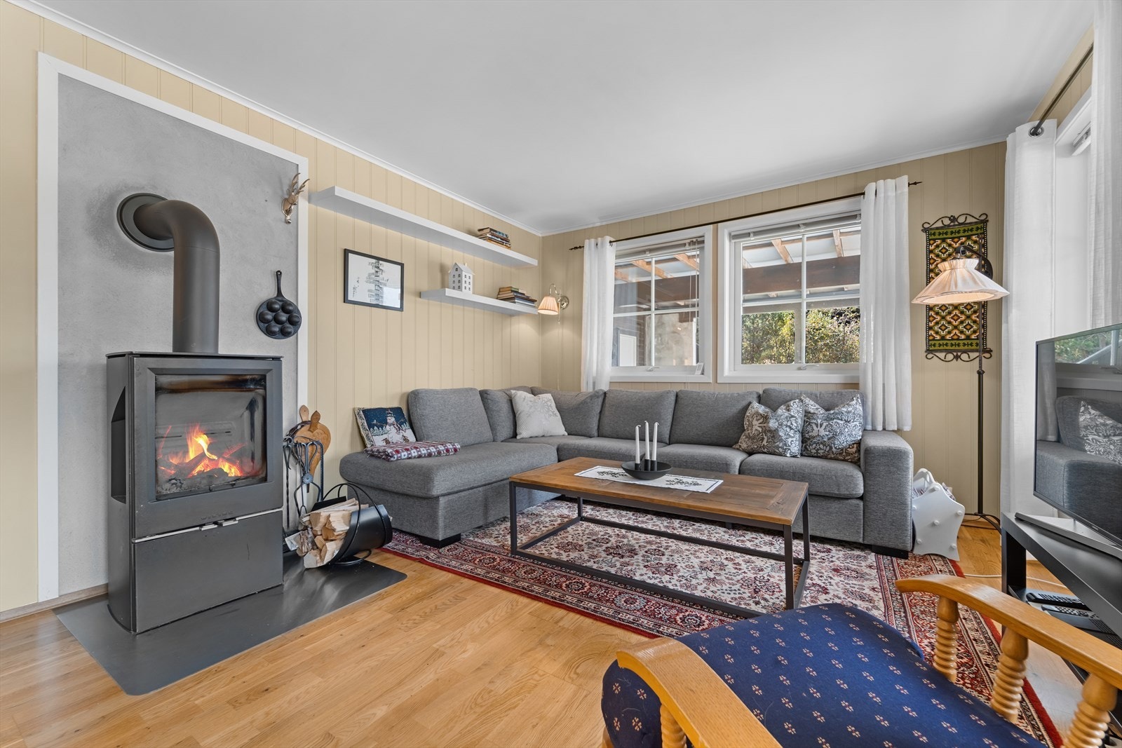 Vedovn i stuen for peiskos om vinteren. Galleribilde