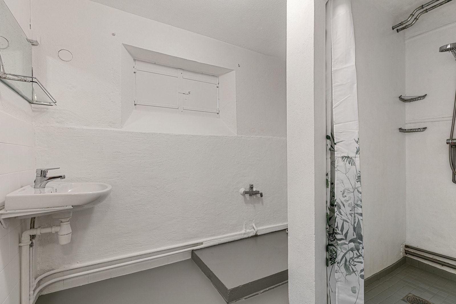 Planløsningen byr på et bad og en badstue i kjelleren Galleribilde