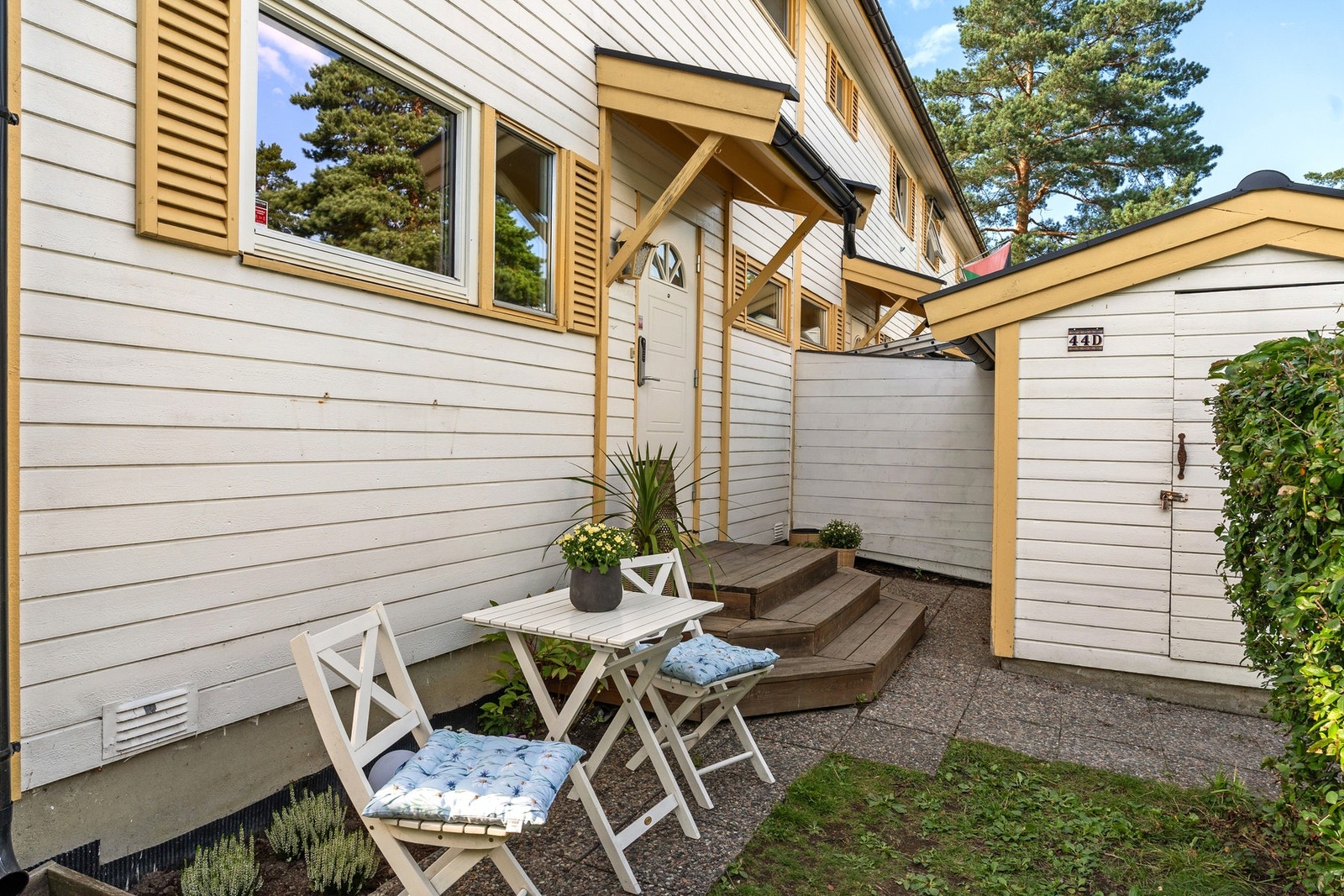 Utvendig bod på 5 m² med plass til sykler, barnevogn og gressklipper Galleribilde