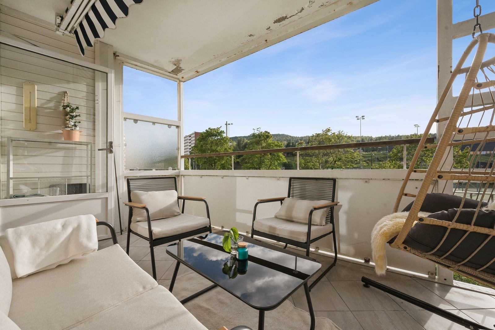 Plass til både grill og utemøbler - perfekt for sommerkvelder. Galleribilde