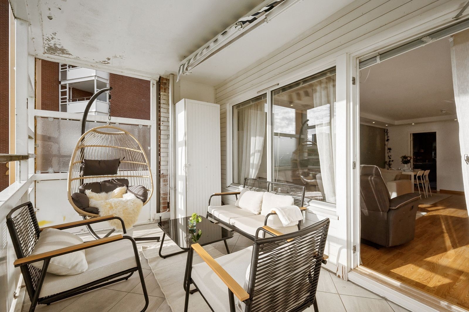 Balkongen gir en deilig forlengelse av stuen. Galleribilde