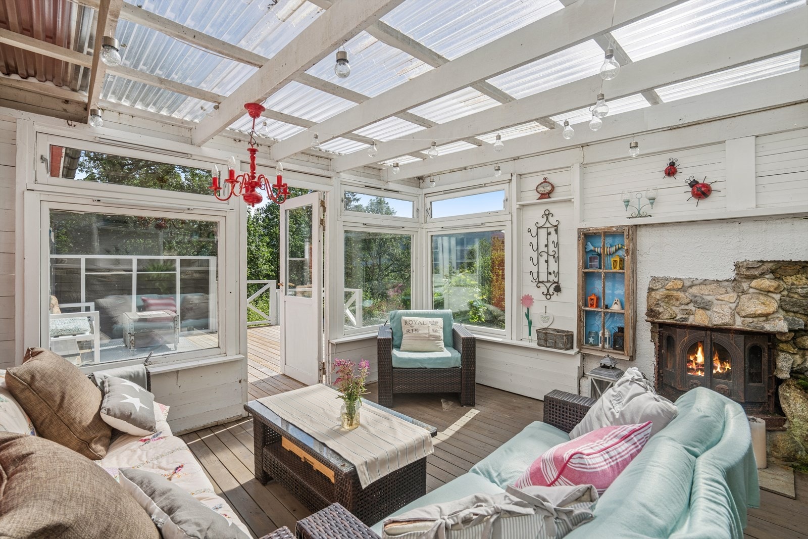 Hagestue med plass til utemøblement. Se pkt. ferdigattest i salgsoppgaven. Galleribilde