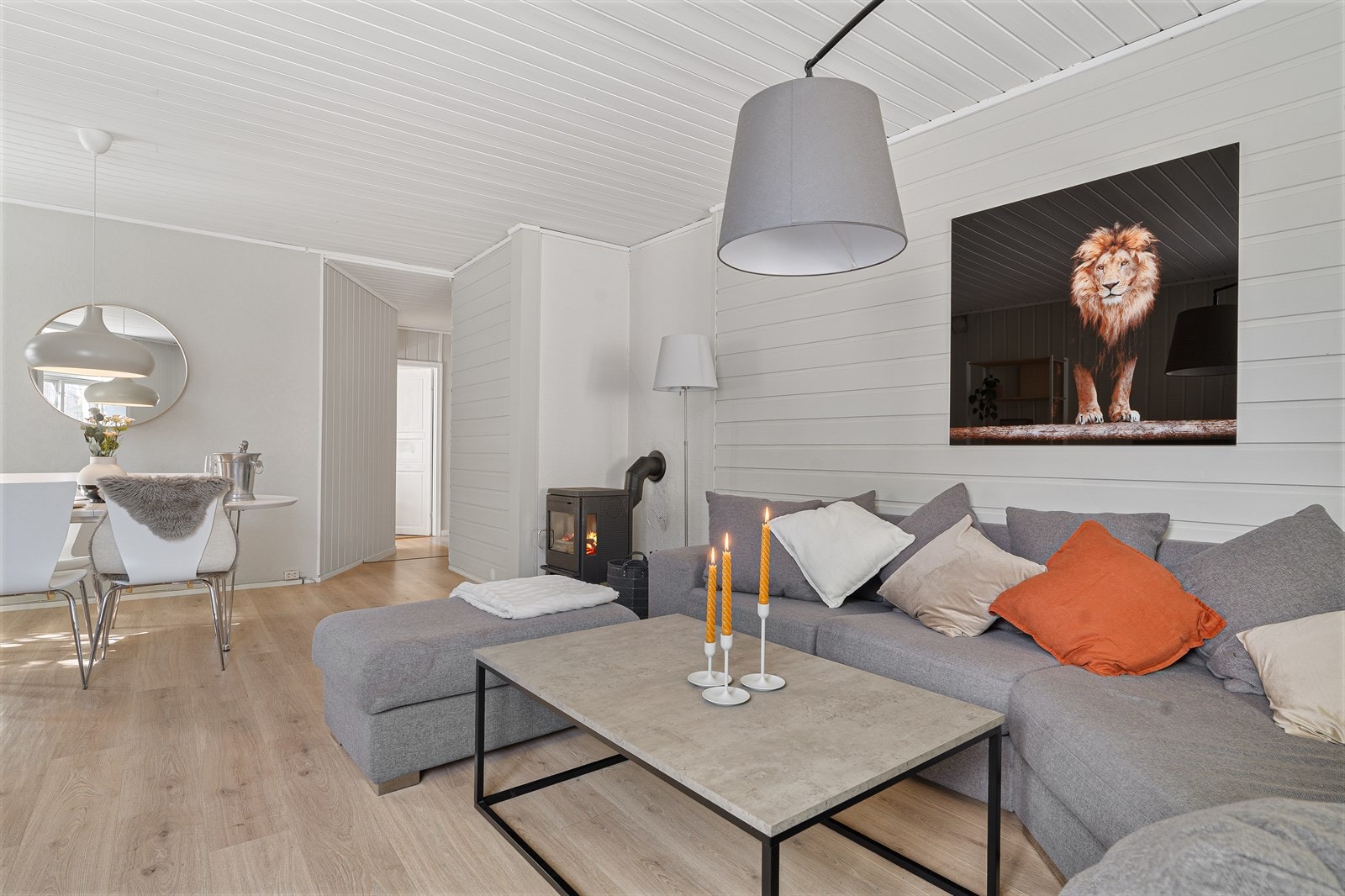 Stuen er så stor at den fint kan deles av til et ekstra soverom for de som ønsker det. Galleribilde