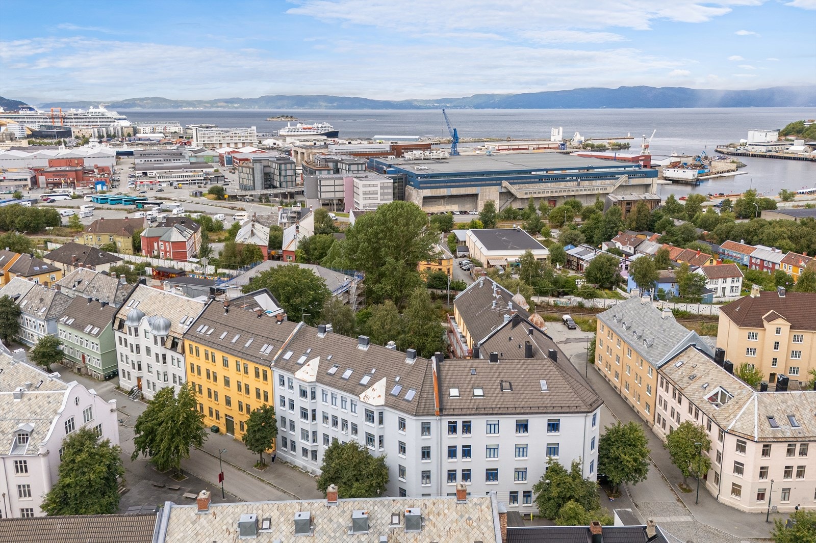 Dronebilde av fasade Galleribilde