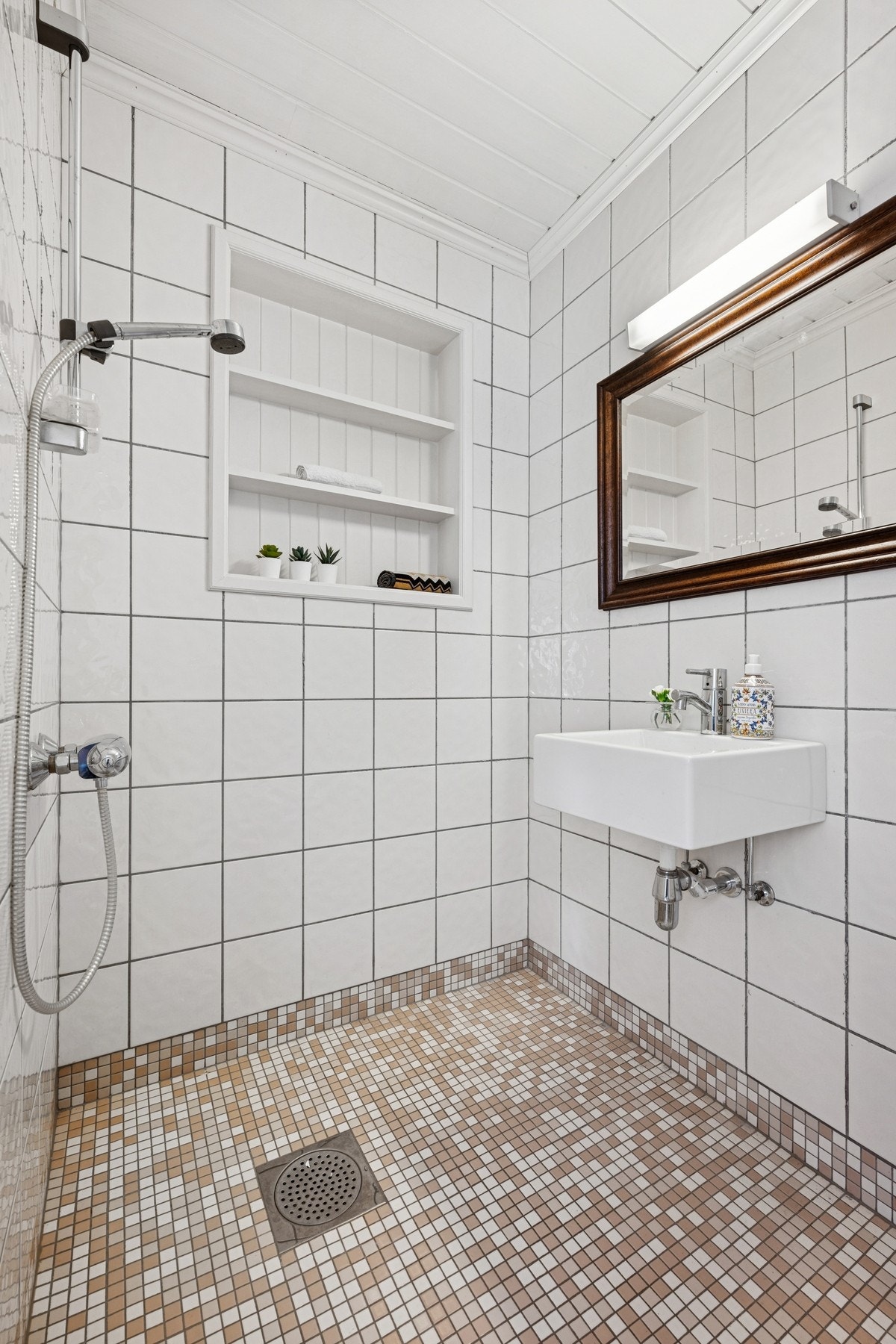 Bad med eldre utførelse - i dag hovedsakelig brukt som toalettrom. Galleribilde