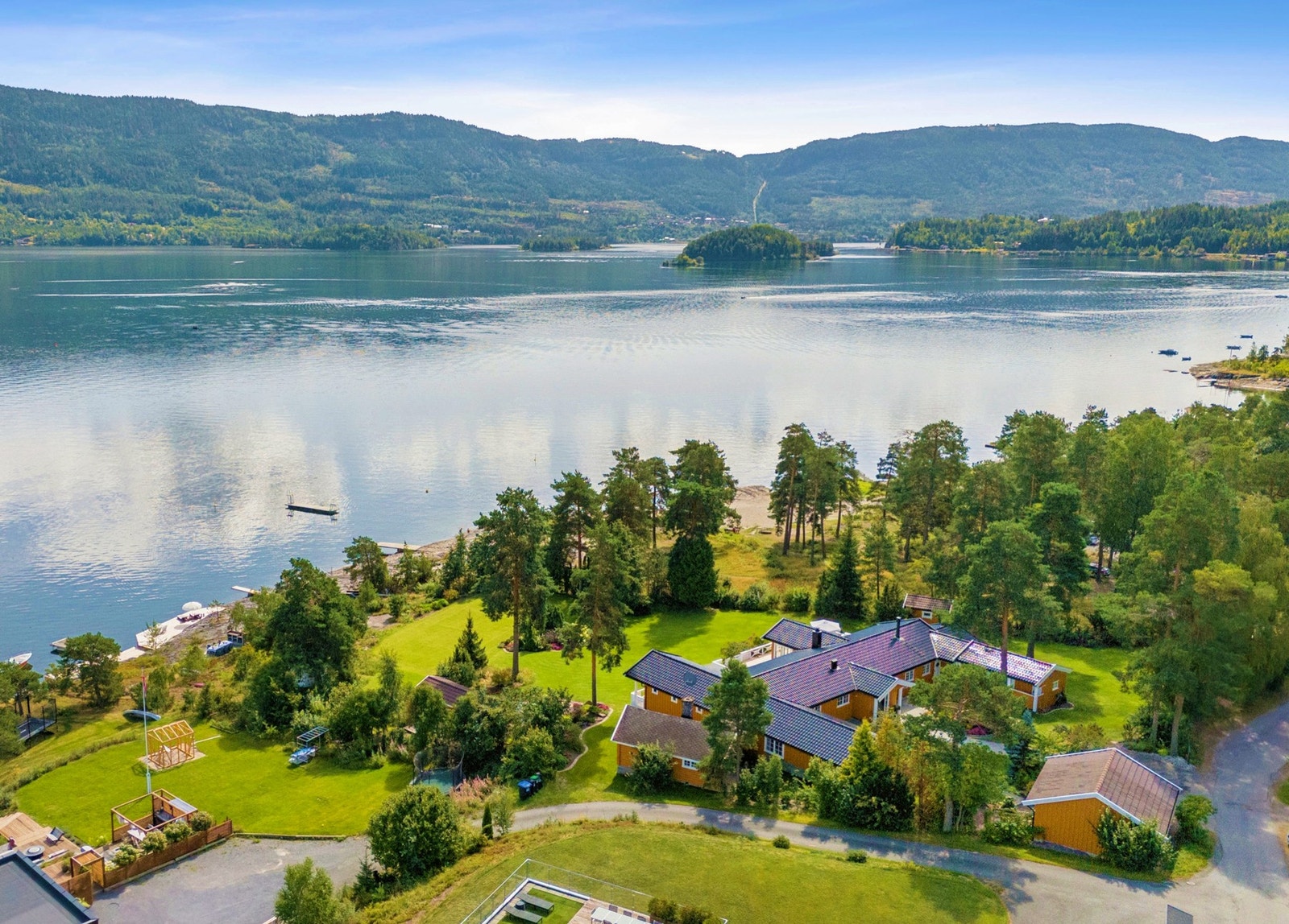 Cato Fegri v/Privatmegleren Hønefoss har gleden av å presentere Strandveien 13! Galleribilde