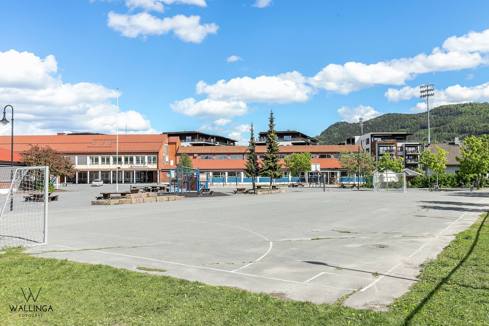 Mjøndalen skole ligger 1,2 km fra boligen. Galleribilde