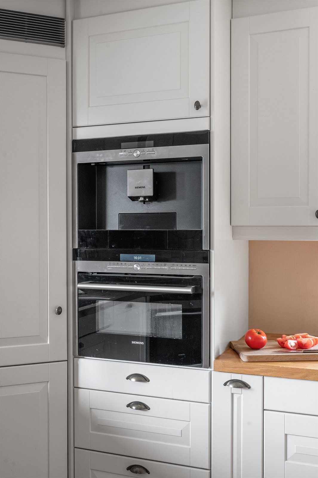 Integrerte hvitevarer i kjøkkeninnredning. Galleribilde