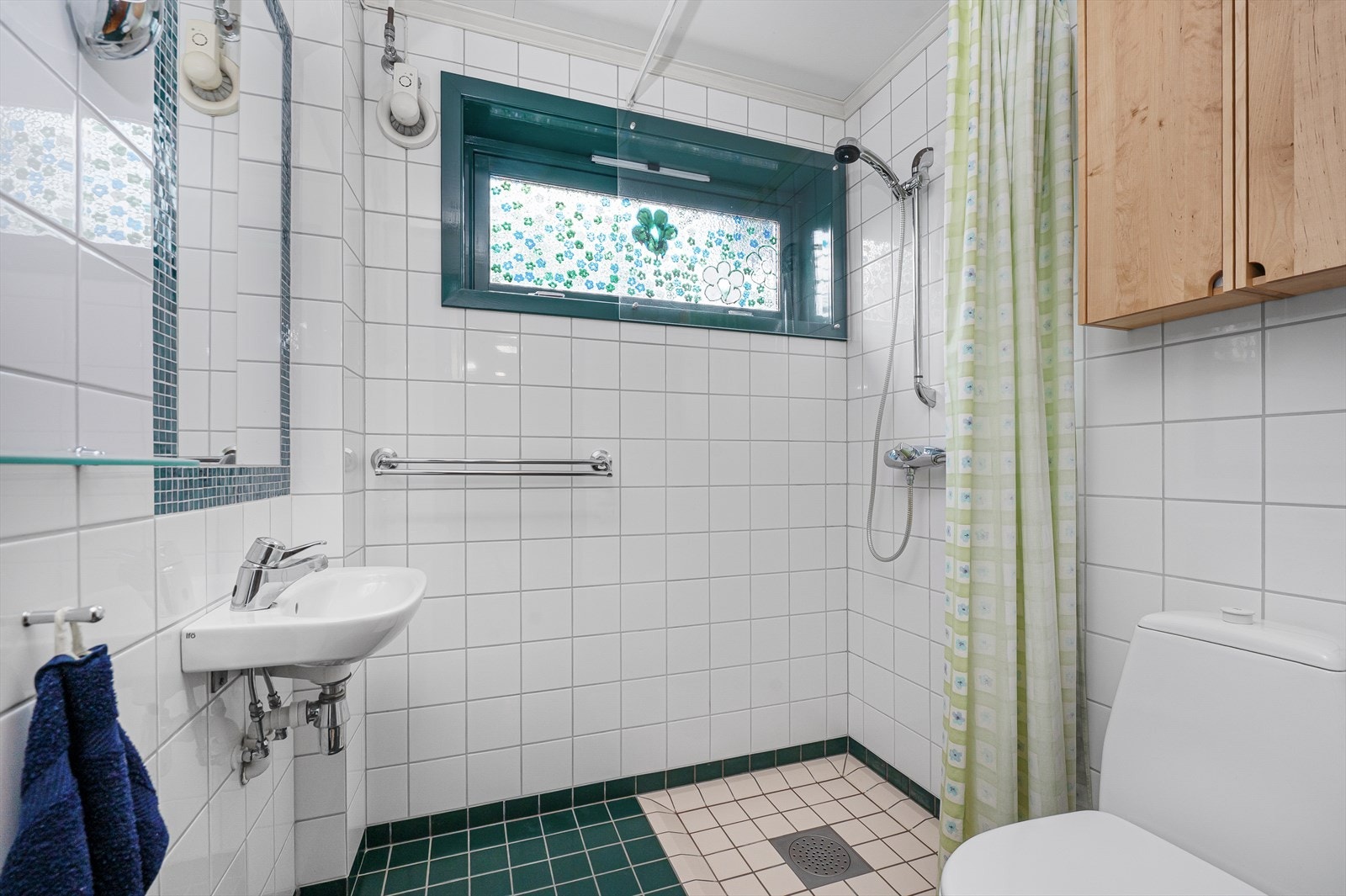 Bad nr. 2 i sokkeletasjen. Galleribilde