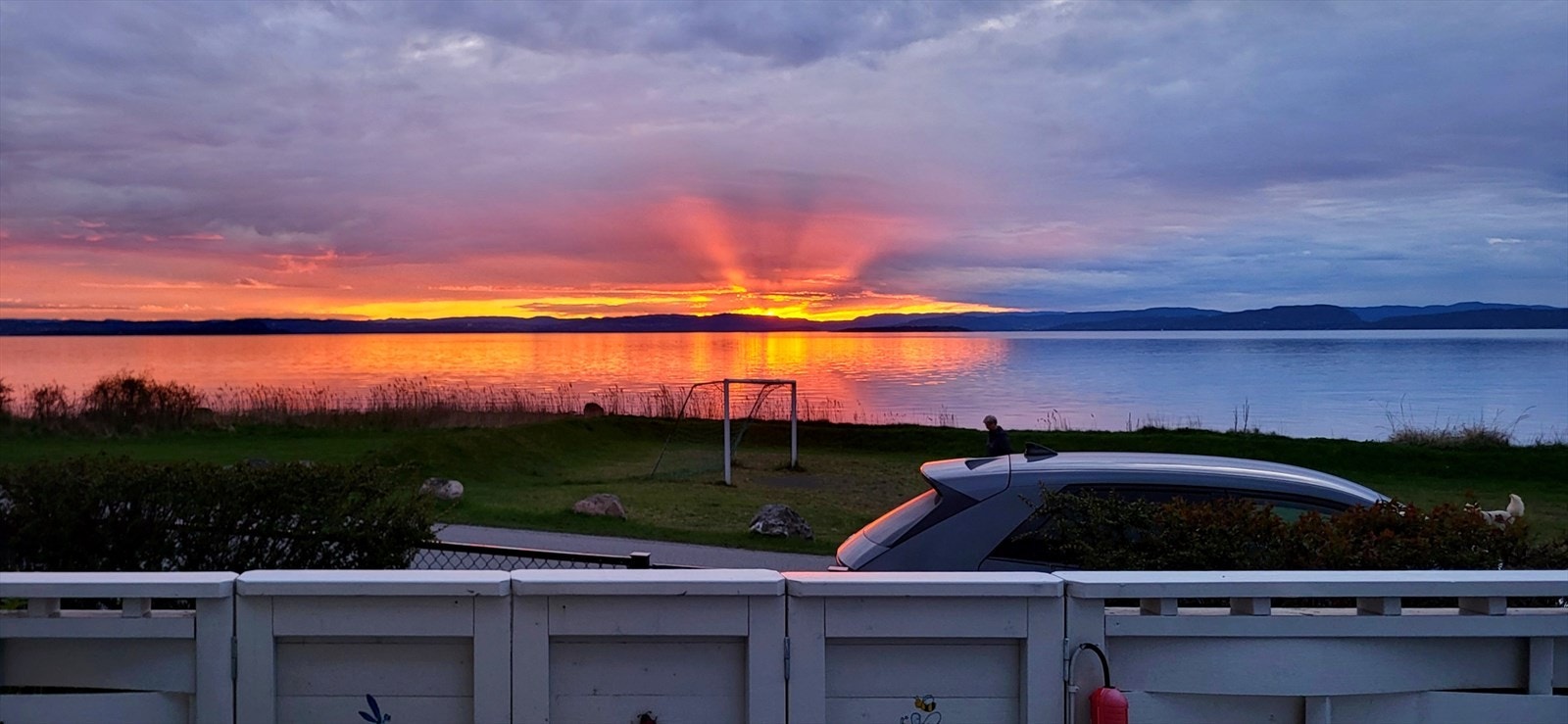 Selgers private bilde. Nyt solnedgangene og kveldsolen fra terrassen. Galleribilde